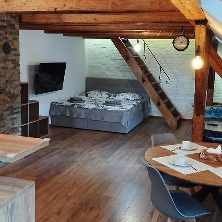 Apartman Albreit 2 야히모프 외부 사진